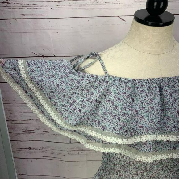 Cecico Women's Floral Off Cold Shoulder‎ Peplum Sheer Blouse Size Medium M - Picture 4 of 12